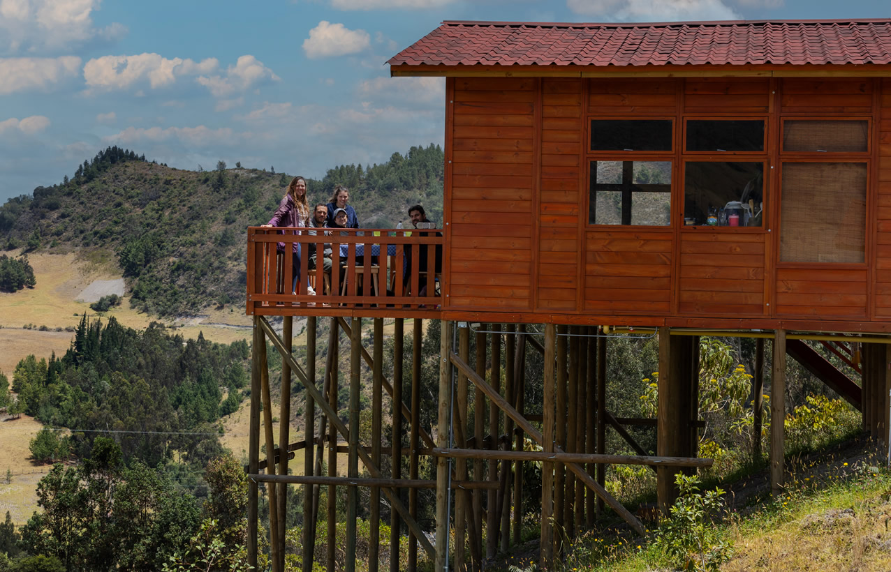 Compartiendo con amigos en terraza
